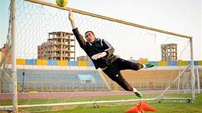 ماذا قدم عصام الحضري في المباريات التي لعبها أمام الأهلي ؟