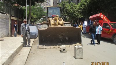 صور.. حملة موسعة لإزالة الإشغالات في حي دار السلام 