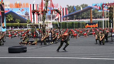 تخريج الدفعة 156 ضباط صف.. منح عريف مقاتل محمود مبارك محمود نوط الواجب العسكري