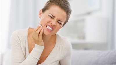 فيديو.. 3 طرق مميزه لتسكين آلام الأسنان في المنزل 