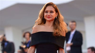 شاهد ابنة نيللي كريم تخطف الانظار بجمالها  
