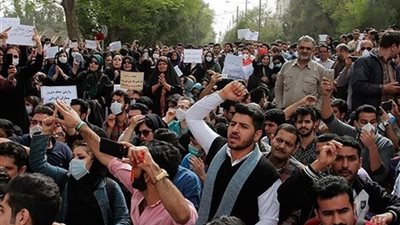 تجدد الاشتباكات بين المعارضين والحرس الثوري الإيراني 