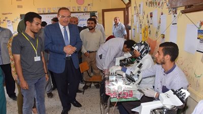 صور.. محافظ بني سويف: الكشف على 2000 شخص بـ قافلة الحياة الطبية 