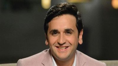 مصطفى خاطر ينشر صورة جديدة له مع الأطفال 