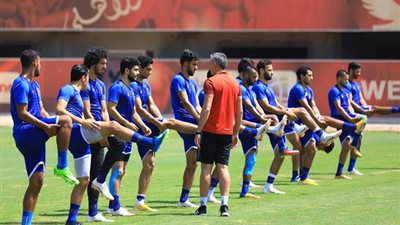 تقسيمه قوية للاعبي الأهلي في المران الجماعي