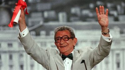  صورة لا تنسى جمعت بين العندليب ويوسف شاهين 
