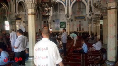 صور.. توافد المصلين علي مسجد التوبة بـ البحيرة لأداء صلاة الجمعة 