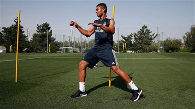 صور.. تدريبات الوحش البرازيلي داخل المدينة الرياضية لريال مدريد