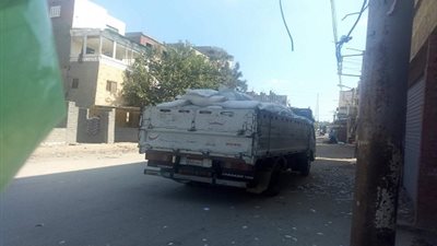 صور.. ضبط سيارة محملة بسكر مدعم في الحامول قبل بيعها بـ السوق السوداء 