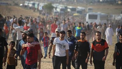 شهيد و200 مصاب خلال مسيرة العودة على حدود قطاع غزة