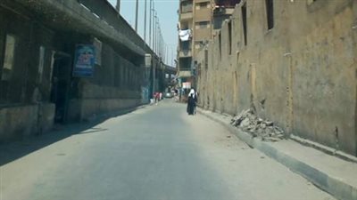 صور.. رئيس حي الساحل يتابع أعمال النظافة في شارع كورنيش النيل