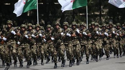 قوات الجيش الجزائري تشن غارات جديدة على مواقع الإرهابيين