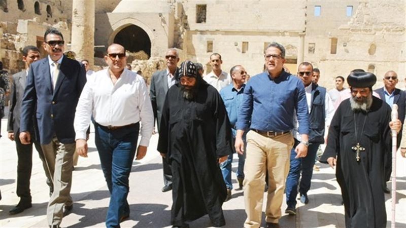 وزير الآثار خالد