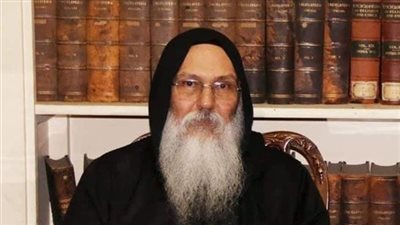 المجمع المقدس يجرد راهبان ويحذر من التعامل معهم