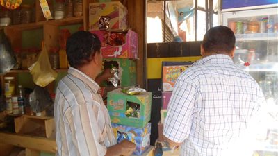 تحرير 8 محاضر مخالفات تموينية من بينهم 100 كيلو زيت مجهول المصدر فى سوهاج