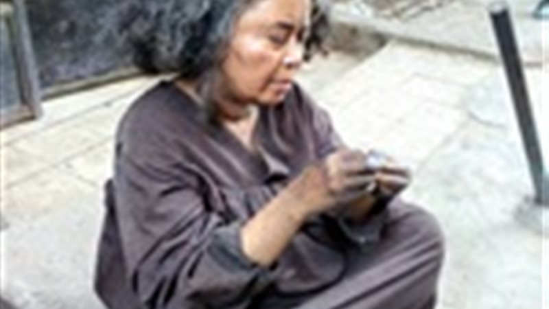 سيدة عجوز 