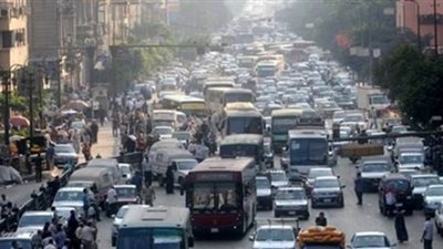تباطؤ حركة السيارات في شوارع شبرا مصر