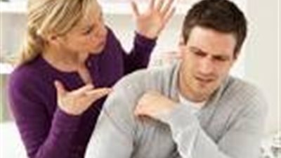 لما أنت بخيل بتتجوز ليه ... سيدة تخلع زوجها بسبب ربطة الكيس 