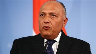 وزير الخارجية يغادر مطار القاهرة متجهًا إلى واشنطن