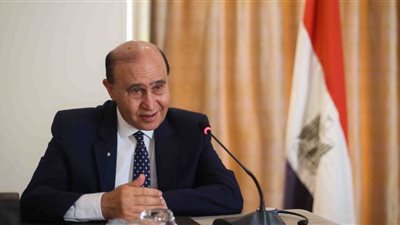 مهاب مميش: الرئيس السيسي وجه بأهمية الاستفادة من الموقع الجغرافي لقناة السويس