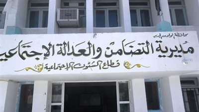 بيت الزكاة والصدقات يتولي صرف معاش مدي الحياة لـ75 أسرة بـ الوادي الجديد 