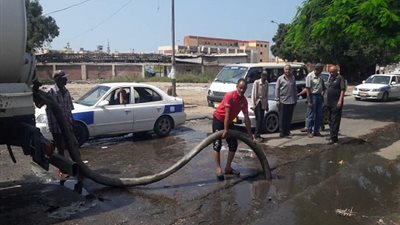 صور.. حملات نظافة مبكرة بنطاق حى العرب والزهور