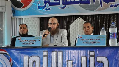 صور.. حزب النور بـ أبو حمص يكرم أوائل الثانوية العامة بحضور نائبيه