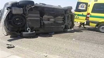 إصابة شخصين في انقلاب سيارة نقل بـ الوادي الجديد 