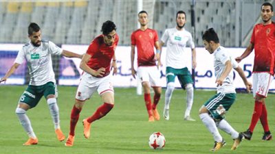الأهلي يتقدم علي المصري في الشوط الأول بهدف كوليبالي