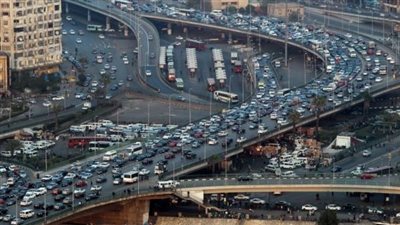 أتوبيس معطل يتسبب في شلل مروري أعلى كوبري أكتوبر