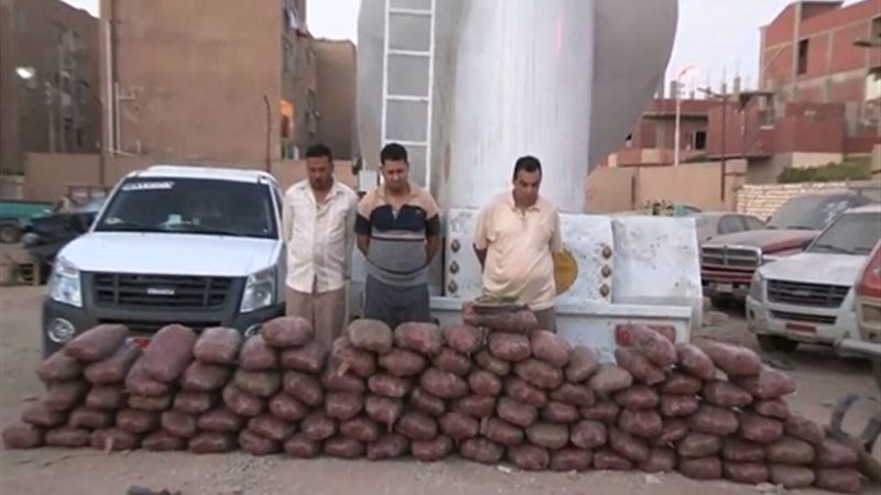 ضبط 3 أشخاص 