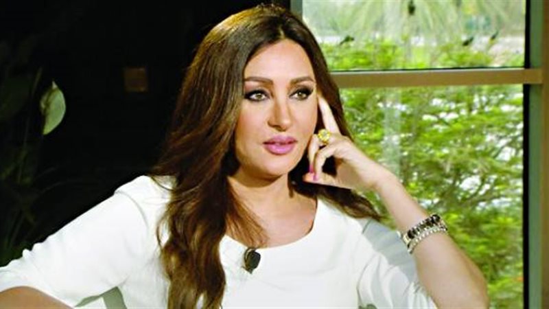 الفنانة لطيفة 