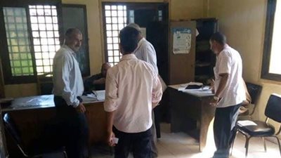 إحالة 27 طبيبا وممرضا وموظفا بالوحدة الصحية بـ 