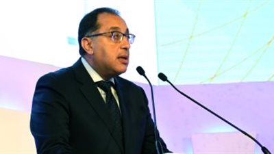 رئيس الوزراء يعود إلى القاهرة بعد المشاركة بـ 