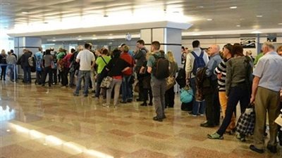 1000 سائح آسيوى يصلون مطار القاهرة لزيارة المعالم الأثرية