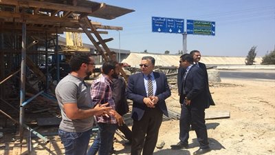 صور.. وزير النقل يتابع أعمال الربط بين طريق القاهرة -الإسكندرية الزراعي والدائري الإقليمي