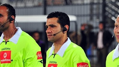 مفاجأة.. سماعات الحكام في الدوري المصري مضروبة 