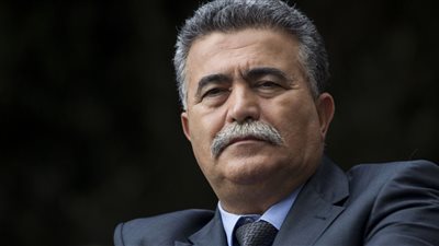 وزير الدفاع الإسرائيلي السابق: الحكومة تتصرف دون سياسة واضحة