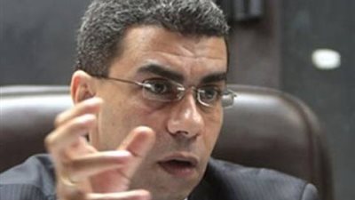 فيديو.. الرئيس السيسي يهنئ ياسر رزق بعودته من  رحلة العلاج 