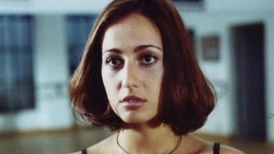 حلا شيحة تخلع الحجاب .. والجمهور : مش من حق حد يتكلم عنها 