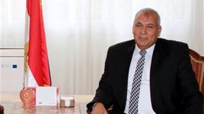 محافظ الوادي الجديد يقرر تسليم الزي المدرسي بالمجان لتلاميذ درب الأربعين