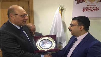 صور .. مصر الثورة يكرم الروائي يوسف حسن والصحفي عاطف عبد الغني