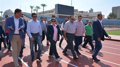 صور.. أشرف صبحي يوجه بتطوير أرضية ملعب استاد الإسكندرية