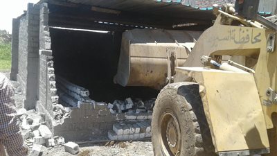 صور.. إزالة فورية لـ 3 حالات تعدِ على الأرض الزراعية بمركز أبوتيج