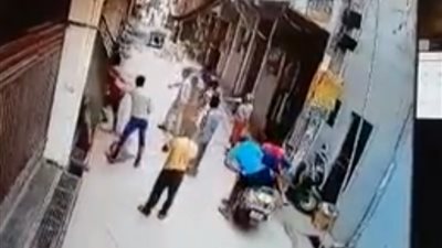فيديو.. بوابة حديدية تسقط فوق طفل بطريقة مروعة 
