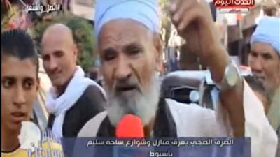 فيديو.. شوارع أسيوط تغرق في المياه.. والمواطنون: لا حياة لمن تنادي