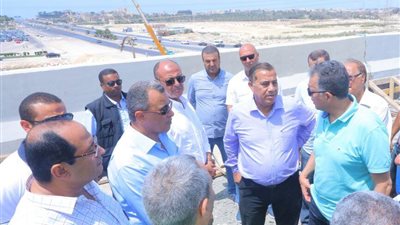 صور.. وزير النقل يتابع أعمال تنفيذ محاور النقل غرب الإسكندرية