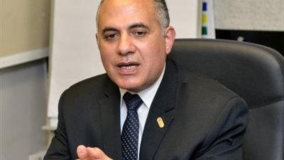 محمد عبدالعاطي يستعرض خطة مواجهة التحديات المائية حتى عام 2022