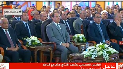 السيسي يشهد فيلم  تسجيلي عن قناطر أسيوط الجديدة 