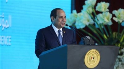 الرئيس السيسي يشاهد فيلمًا تسجيليًا عن افتتاح قناطر أسيوط الجديدة